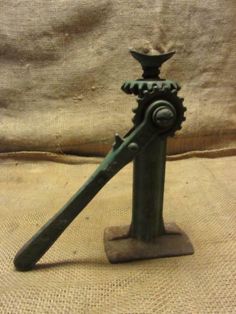 Vintage 1902 Iron Auto Car Jack Elite Antique Farm Model A/T Ford