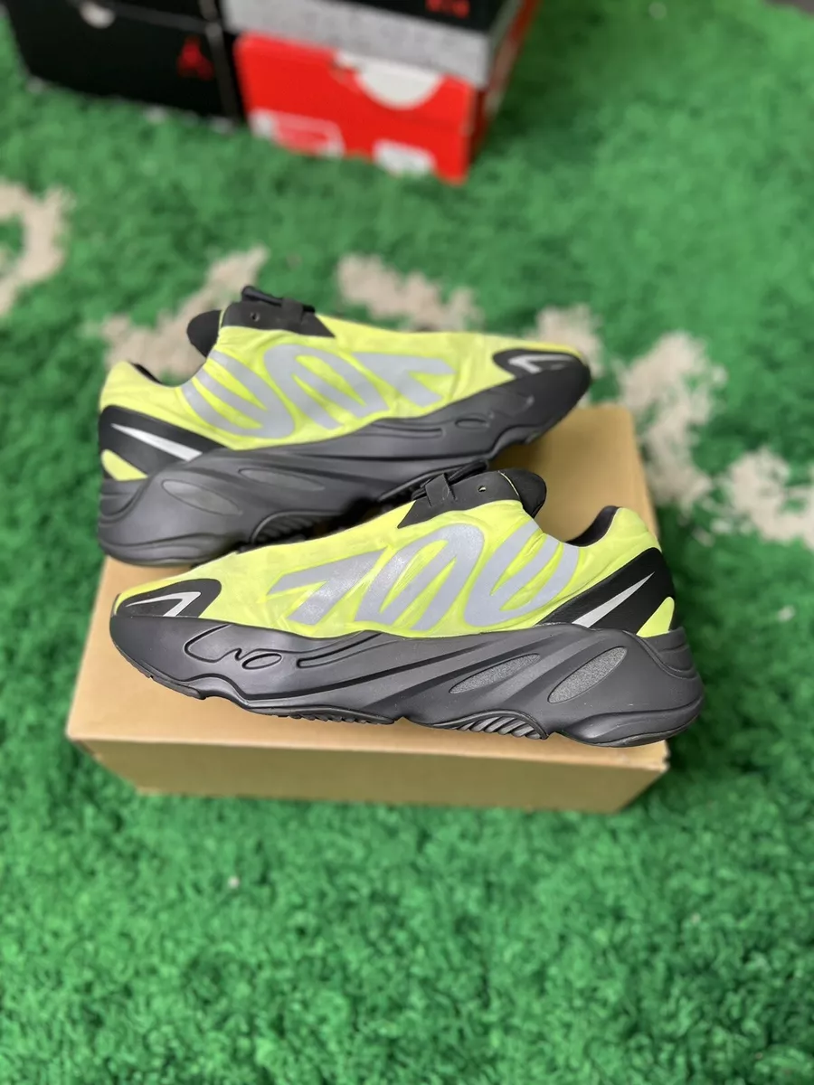 Yeezy 700 mnvn best sale phosphor