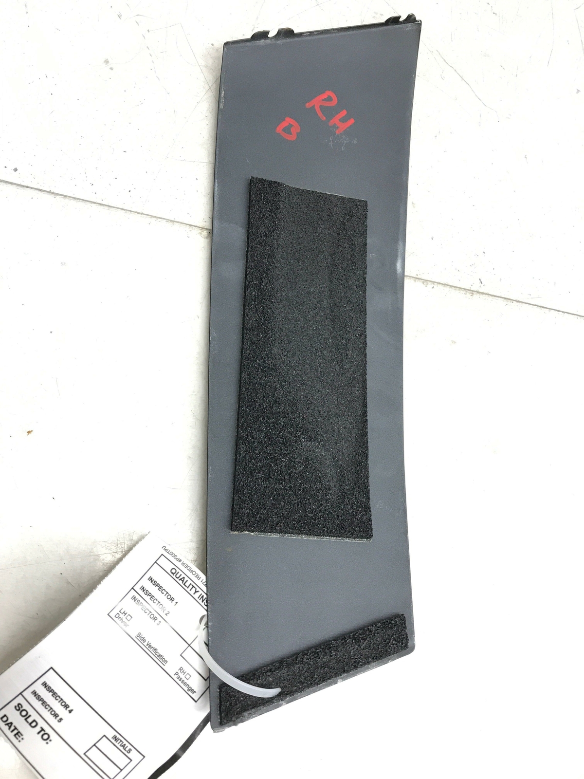 ASTON MARTIN RAPIDE RIGHT B-PILLAR FINISH MOULDING PANEL COVER BLACK GLOSS OEM