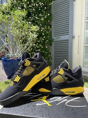 Air Jordan 4 Retro Thunder - Photo 1/4