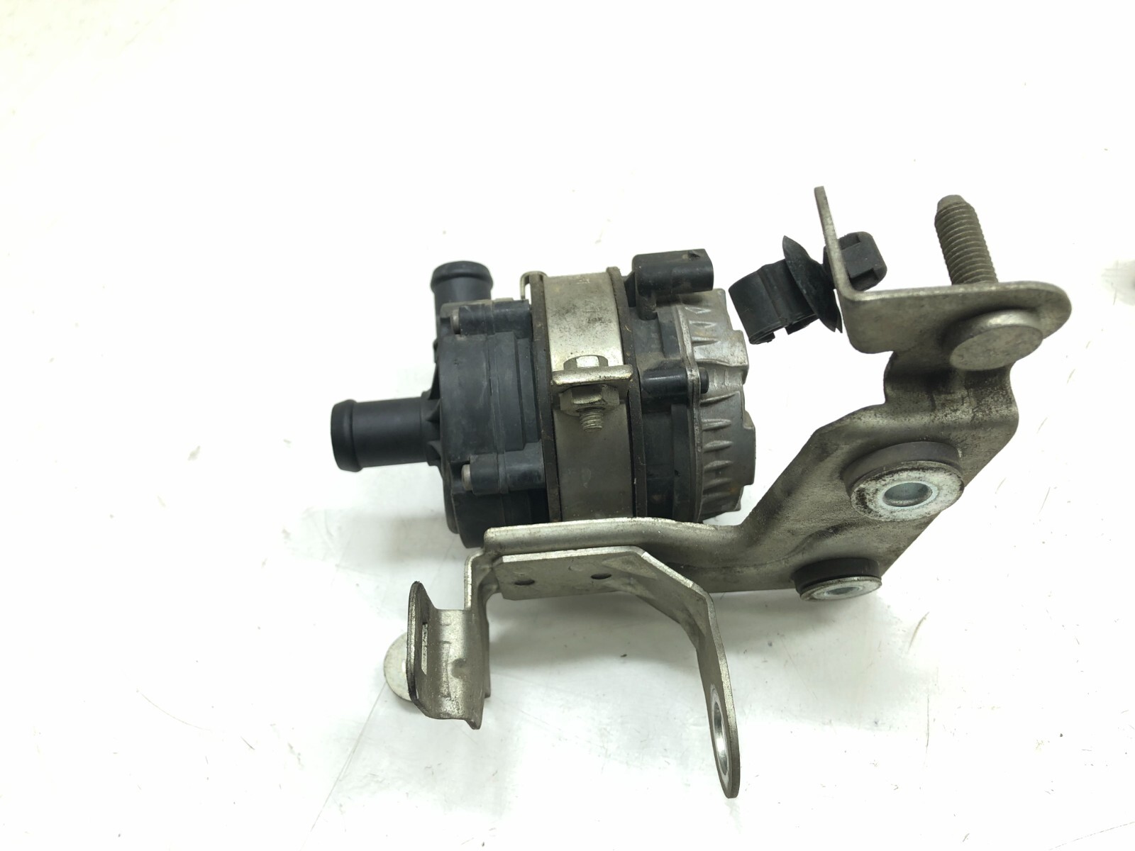2014-2020 MASERATI GHIBLI S 3.0L ENGINE COOLANT AUXILIARY WATER PUMP OEM.