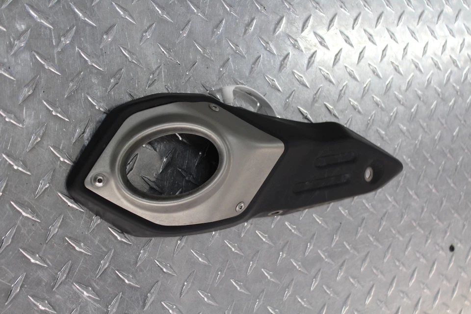 2017 YAMAHA FZ09 FZ-09 REAR BACK MUFFLER EXHAUST PIPE COVER HEAT SHIELD GUARD - Image 4 of 4