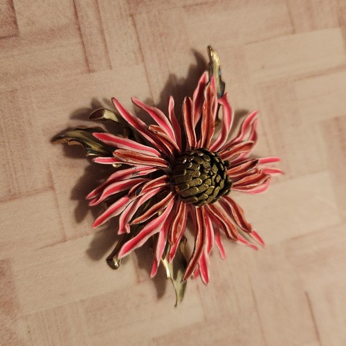 Vtg Corocraft Enamel Chrysanthemum spider mum pink flower brooch jewelry - Picture 2 of 7