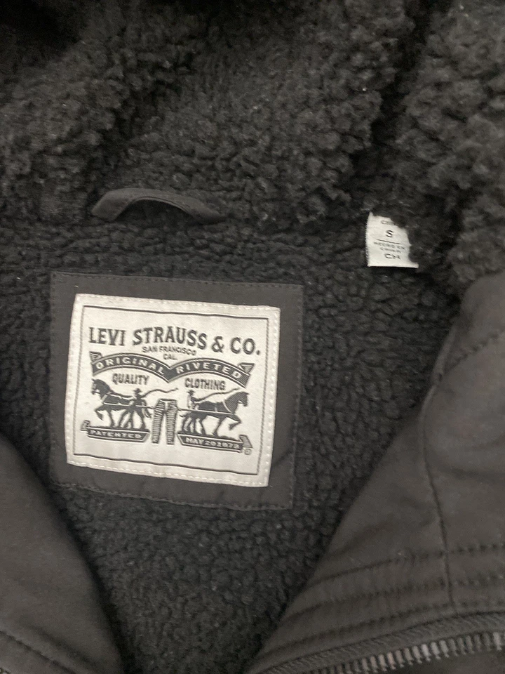 Chaqueta Levi's Para Hombre Softshell Sherpa Forrada Capucha Bolsillos Negra Camionero Pequeña Foto 4 de 4