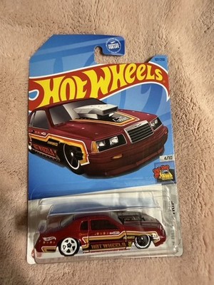 Hot Wheels  86 Ford Thunderbird Pro Stock 1:64 Scale HW Drag Strip Mattel  New