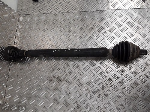 2005 VW PASSAT B5 ANTRIEBSWELLE VORNE BENZIN RECHTS SCHALTER 1600 PETROL