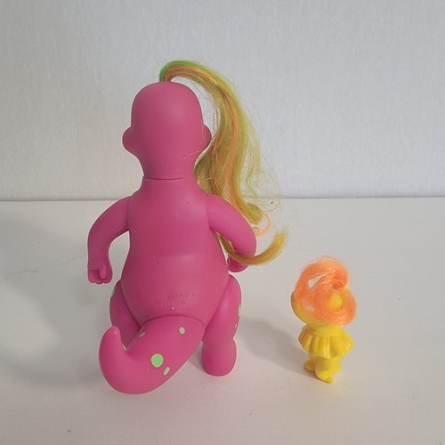 Muñeca de colección Darlin’ Dinos T Rexanne 5,5” rosa dinosaurio gema deslumbrantes pelo Trex - Imagen 4 de 5
