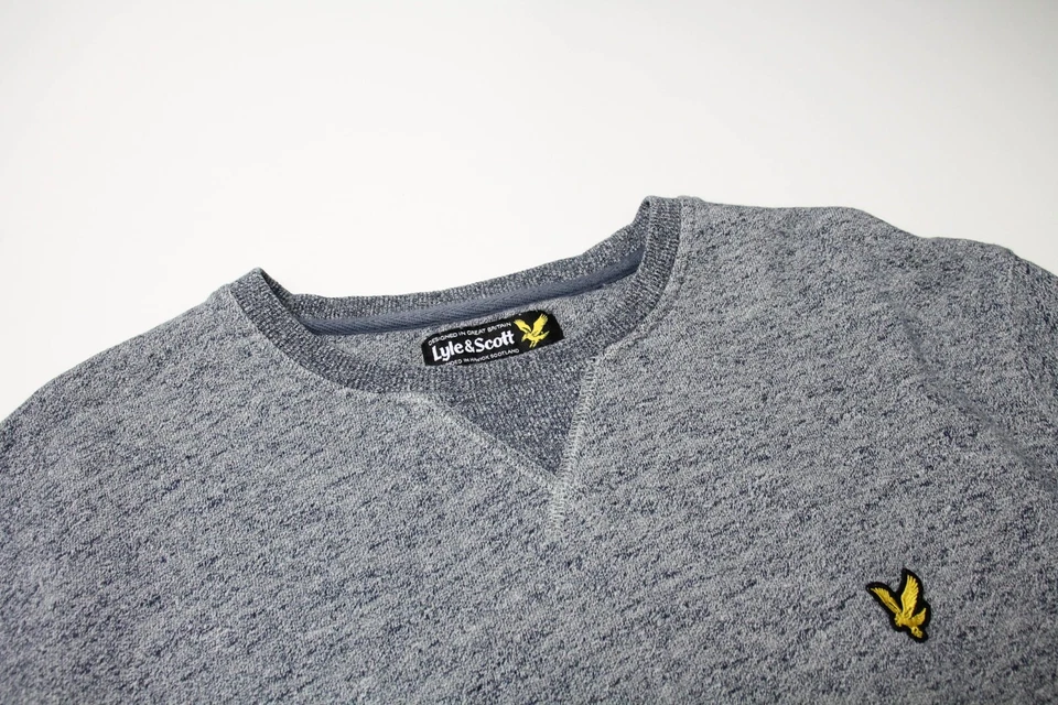 Suéter Lyle & Scott Para Hombre XL Con Logo Gris Cuello Redondo De Manga Larga - Imagen 4 de 4