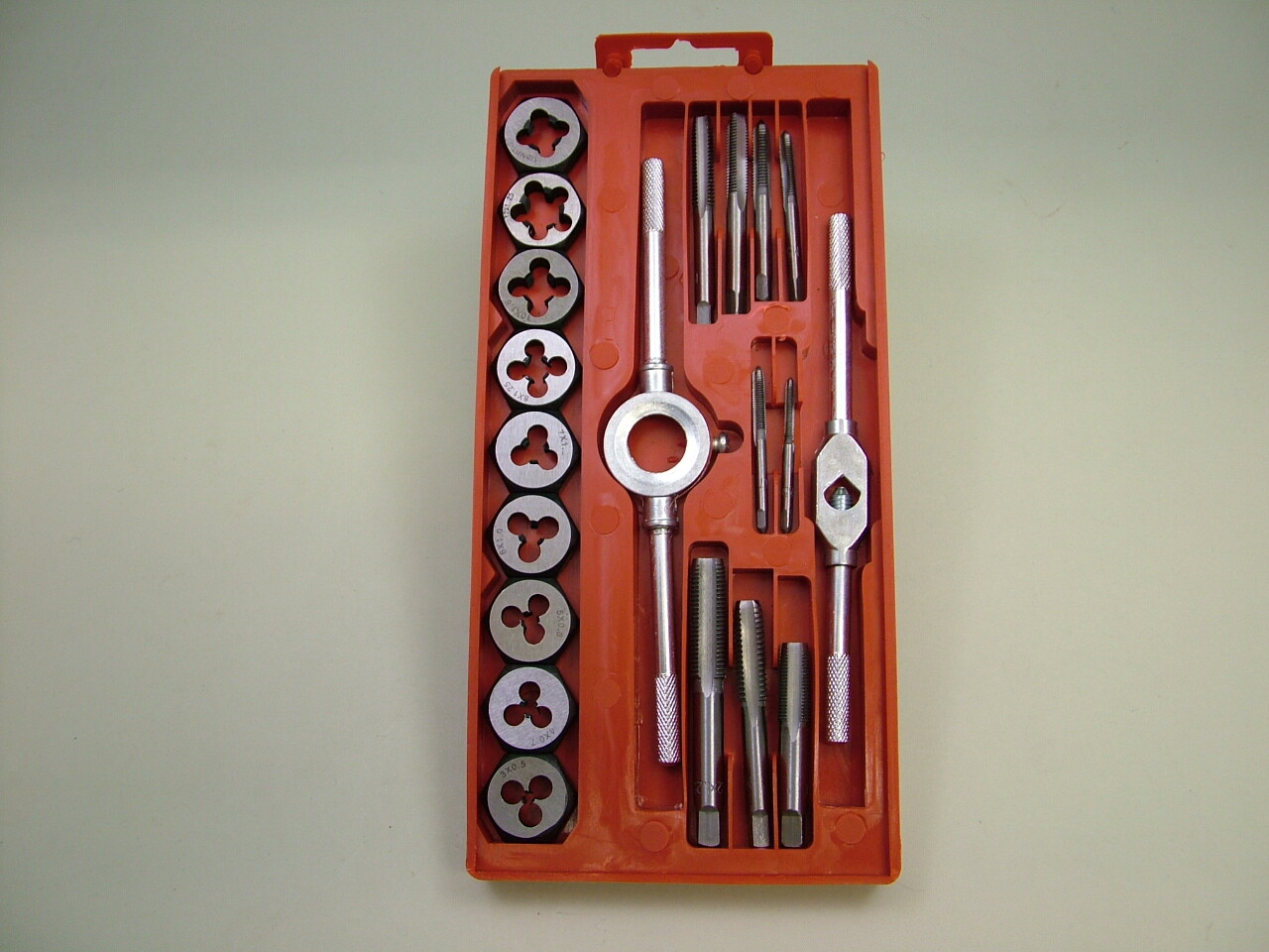Tap & die set 20pc. M3 to M12 + 1/8""NPT, die holder & tap wrench, robust quality