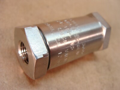 NEW Circle Seal stainless steel SS check valve 1/8 NPT 262T-1PP-.15