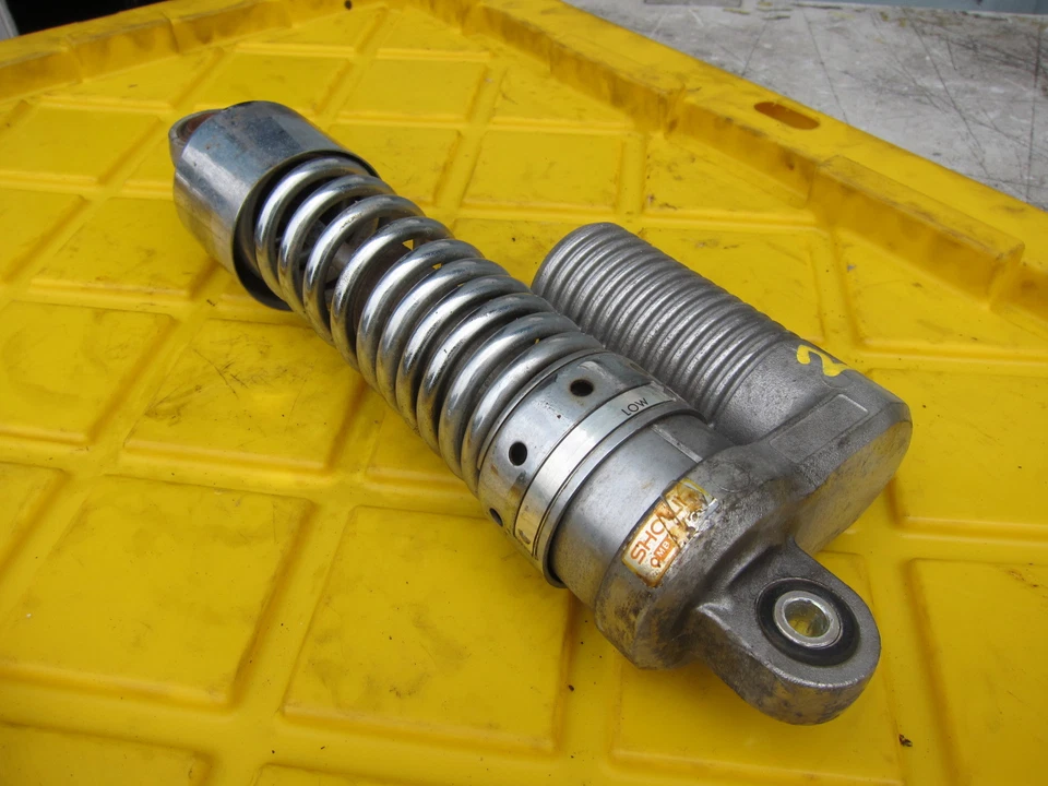 Amortiguador trasero Honda V45 Magna VF750C 1982 Foto 3 de 4