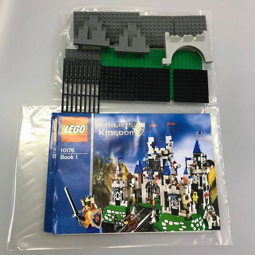 Lego 10176 Castle Knights Kingdom Kings Castle Box opened Inner