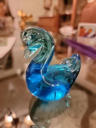 Beautiful Vintage Blue Art Glass Swan Figurine Paperweight 2-3/4" Tall