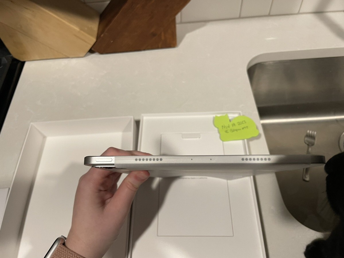 Apple iPad Pro 4th Gen. 256GB, Wi-Fi, 11in Silver WITH 2nd Gen