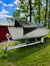 Aquarius 23' Sailboat w/ Trailer & Title