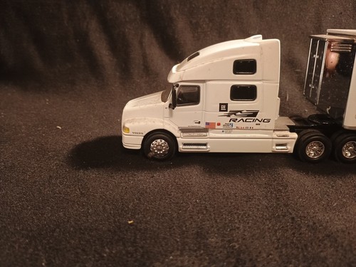GMP / SPECCAST 1:64 CORVETTE TRUCK AND TRAILER VOLVO VNL770 Diecast Semi - Picture 3 of 7