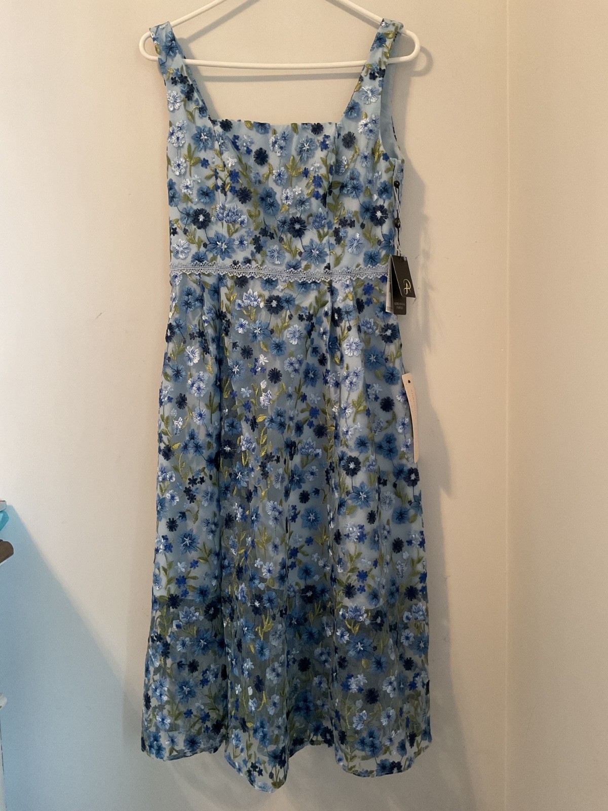 NWT $199 Adrianna Papell  Floral Embroidered Tulle Fit Flare Dress Size 4