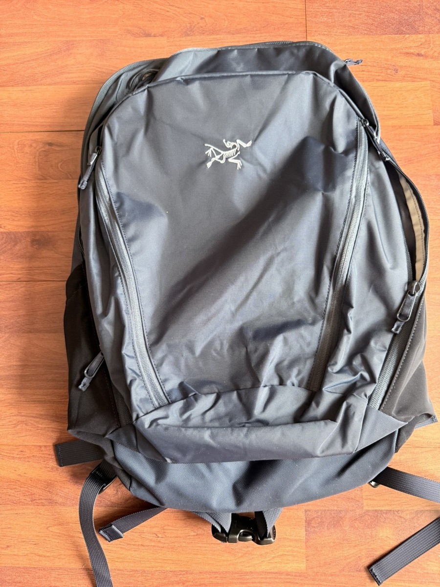 Arc'teryx - Mantis 32L Backpack - Navy | eBay