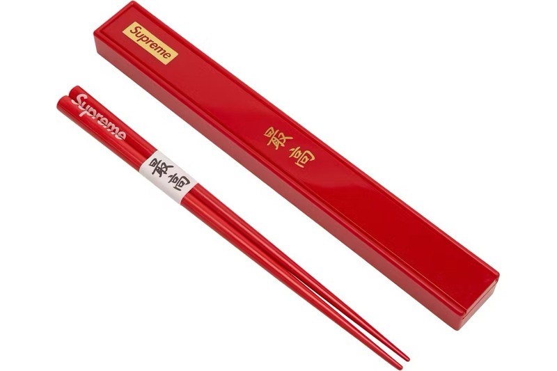 Supreme FW23 Red Plastic Reusable Chopsticks Set w/ Case 8 in (FW23A37)