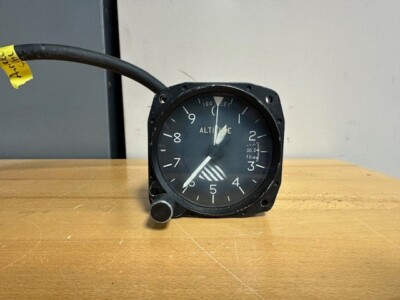 UNITED INSTRUMENTS ALTIMETER 35K PN:5934PA-1 A.69 AS REMOVED