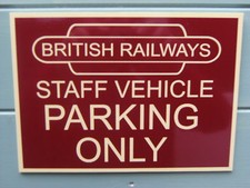 Ein Schuppen, Werkstatt, Zugraum, Schild Brit...