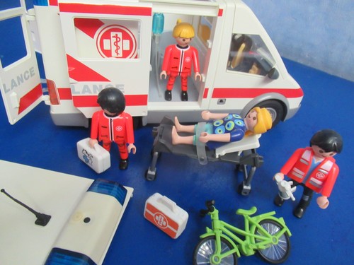 4221 Krankenwagen Blaulicht Figuren zu 4404 70190 Krankenhaus Playmobil 6960 - Bild 2 von 7
