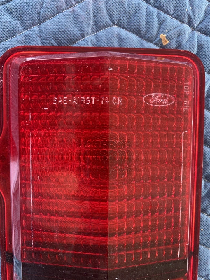 Lente de luz trasera interior derecha Ford Gran Torino Elite 1974 1975 1976 Foto 2 de 4