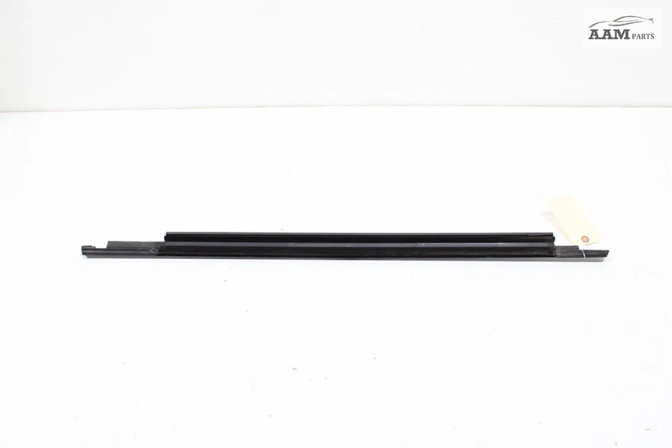 2015-20 AUDI A3 QUATTRO 8V REAR RIGHT DOOR WINDOW WEATHERSTRIP SEAL MOLDING OEM - Image 3 of 4