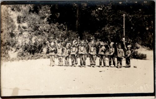 Boys Wearing Indian Costume RPPC Painted Faces 1911 Indian Drill Postcard V12 - Afbeelding 1 van 2