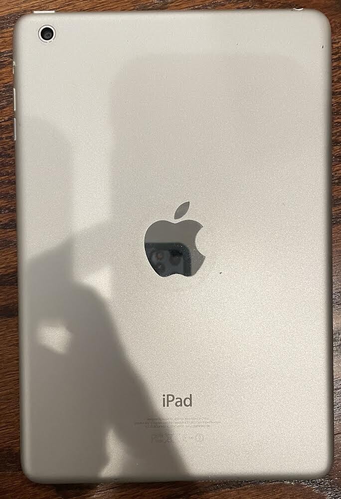 iPad mini 16GB 白 ホワイト Apple iPad mini 1st Gen. 16GB, Wi-Fi, 7.9in - White & Silver