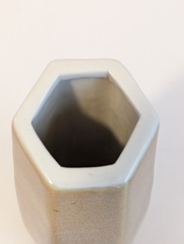 7x3,5 einzigartige beige Keramik Porzellan schwere Sechseck Knospen Vase - Bild 3 von 4