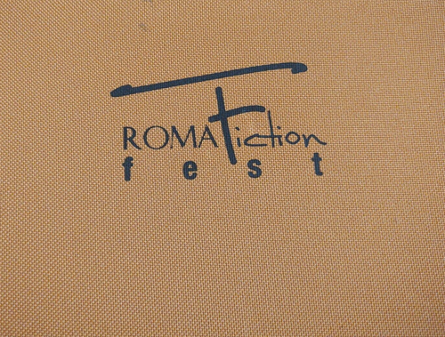 ROMA FICTION FEST ORANGE HARDSHELL LAPTOP CASE PROMO GIFT FOR ANNUAL FESTIVAL - Photo 2/4