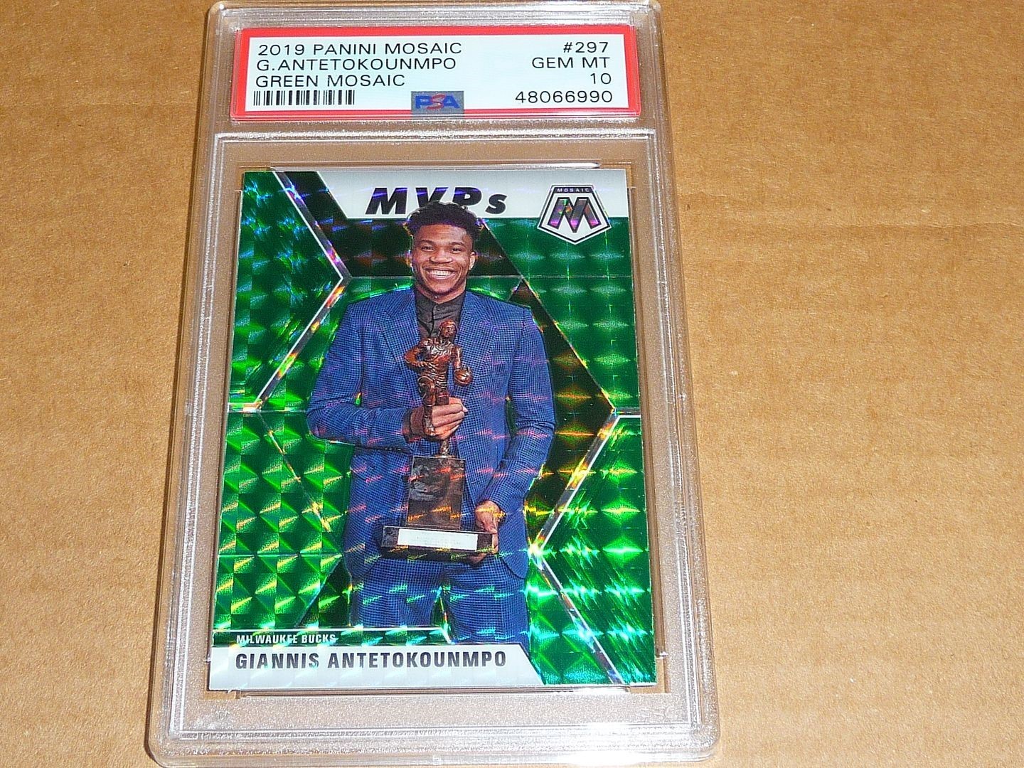 2019/20 Panini Mosaic GIANNIS ANTETOKOUNMPO GREEN MOSAIC PRIZM BUCKS HEAT PSA 10