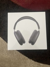 Apple AirPods Max Black Bluetooth USB-C Over-Ear Headphones with Smart Case