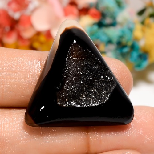 Triangolo druso onice nero brillante naturale 29,50 ct 28X28X6 mm pietra preziosa cabochon