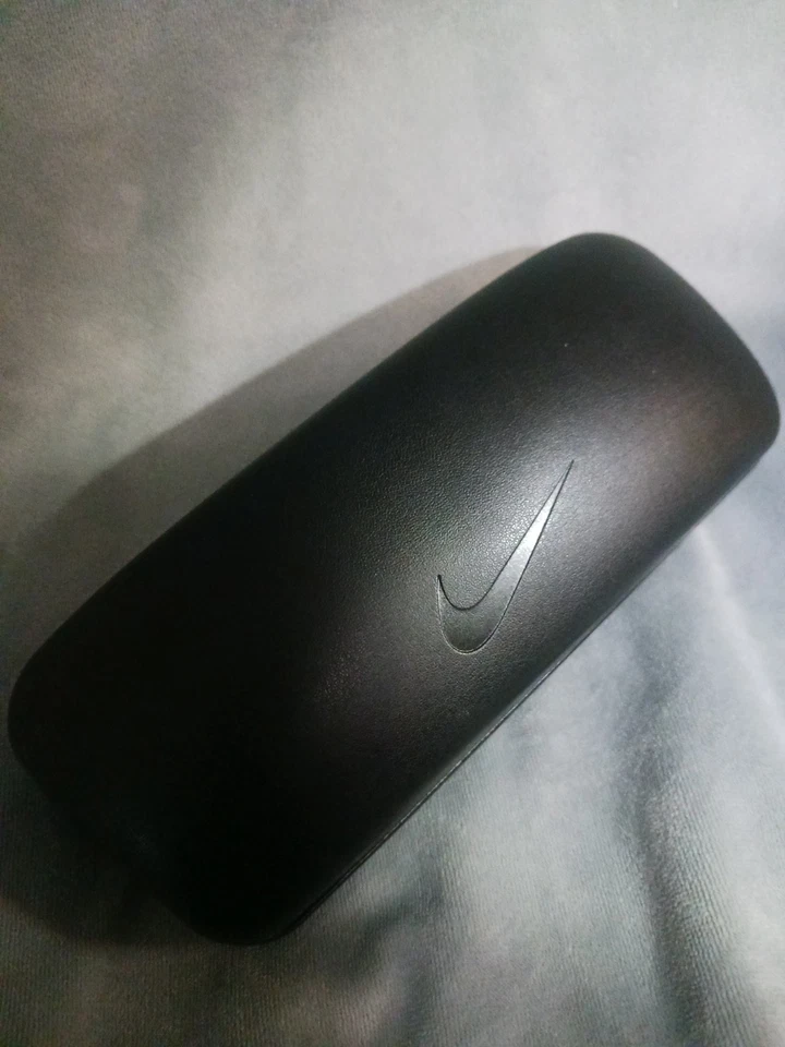 NIKE "Just Do It" Auténtico Estuche de Gafas Negro con Almeja Dura Foto 3 de 4