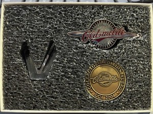 Oldsmobile Final 500 Alero Commemorative Coin And Key Chain Set