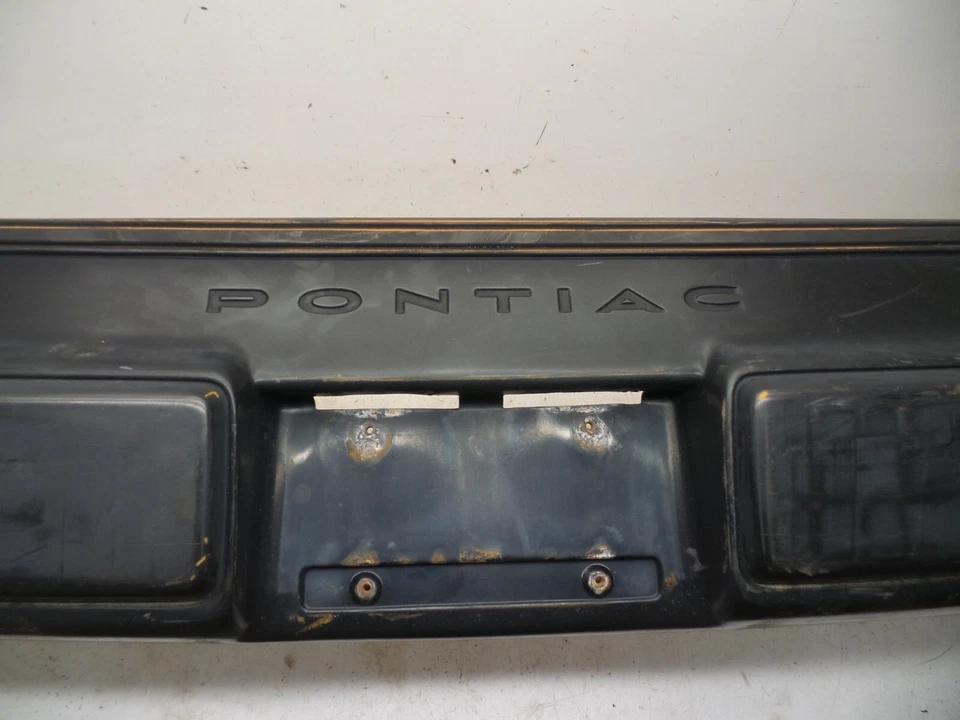 CUBIERTA PARACHOQUES TRASERO PONTIAC FIERO STANDARD NO GT 84-88 Foto 3 de 4
