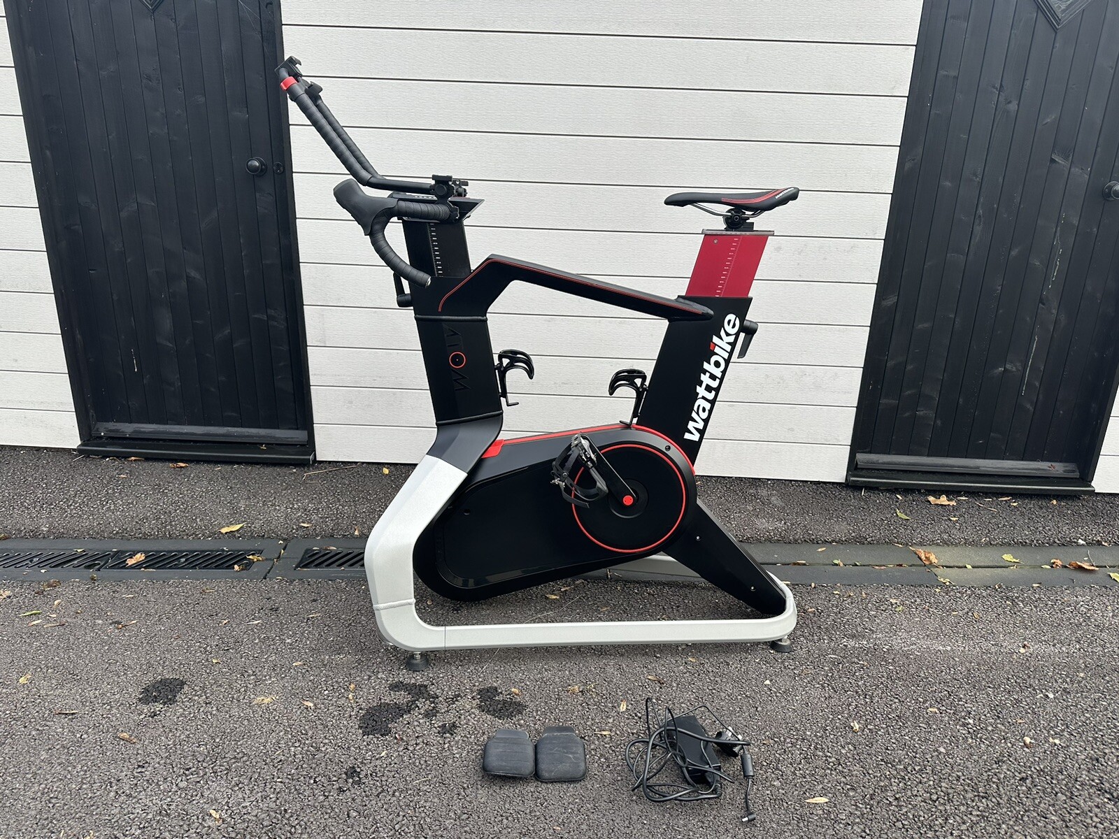 WattBike Atom V2 Next Generation Indoor Smart Bike ‘Next Gen’ ONLY 64 HOUR ride! eBay