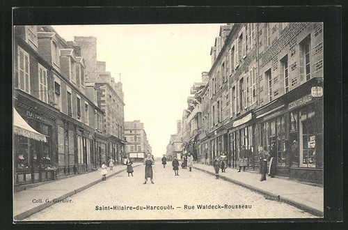 CPA Saint-Hilaire-du-Harcouet, Rue Waldeck-Rousseau, vue de la rue | eBay