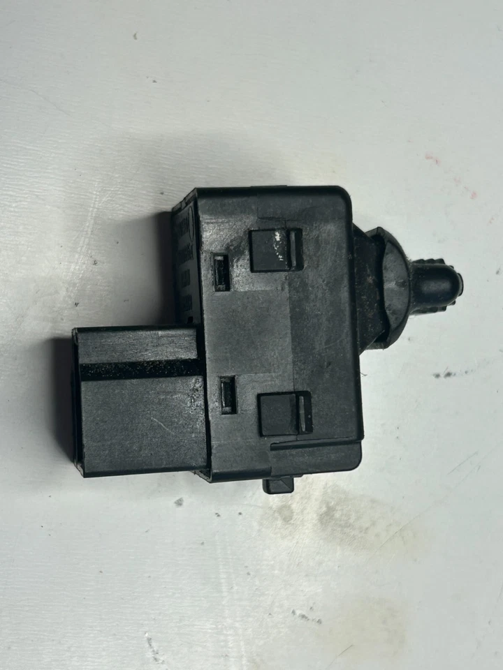 Interruptor de ventana eléctrica Chrysler Sebring 2001-2003 lado del pasajero diestro 56007695AC Foto 2 de 4