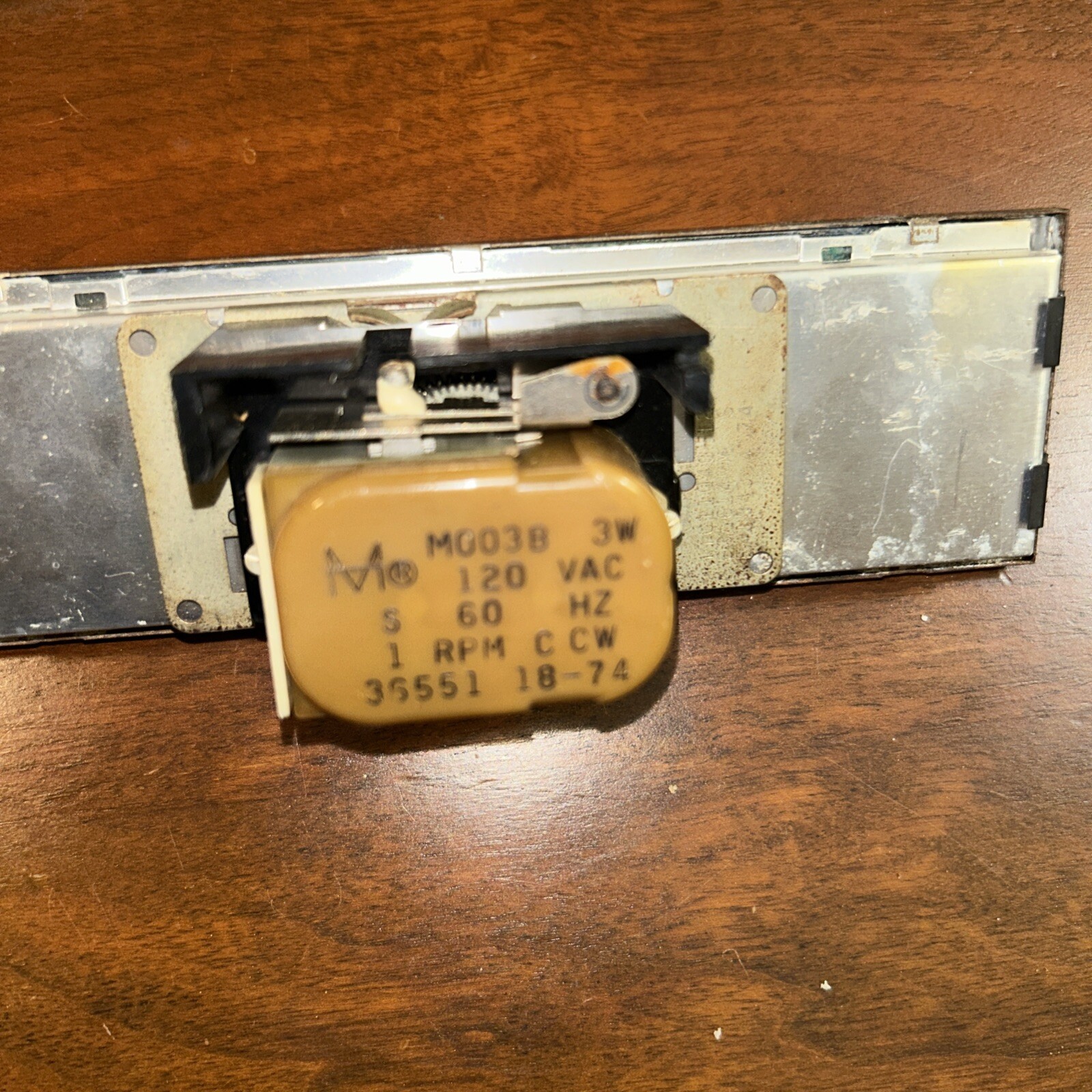 Vtg Range Clock And Timer M003B 3QW 120 VAC MCM Features Range Gold Black Red