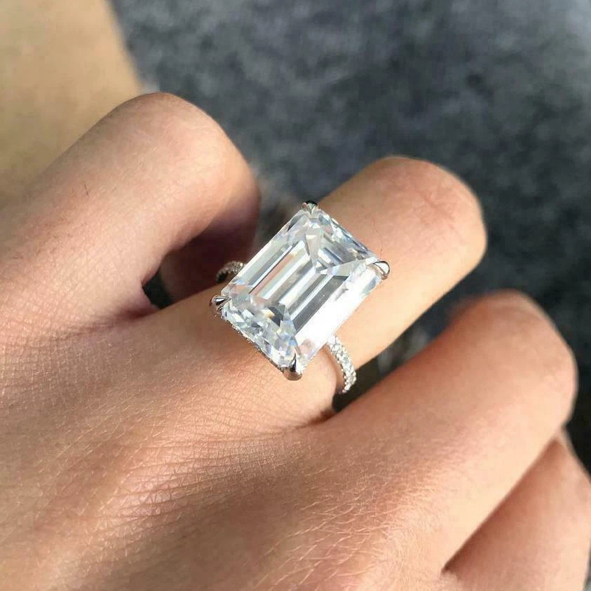 5ct emerald cut diamond outlet