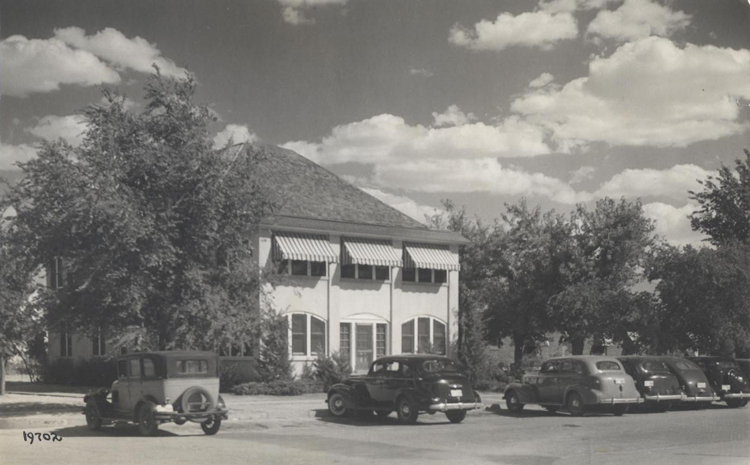 VINTAGE PHOTO OF OLD 1920S CARS IN PARKING LOT | eBay