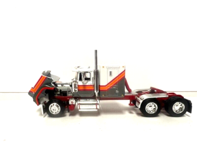 DCP / FIRST GEAR 1/64 SCALE MACK SUPER LINER FLAT TOP WHITE, RED