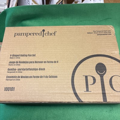 Pampered Chef V Shaped Baking Pan Set #100101 Brand New In Box