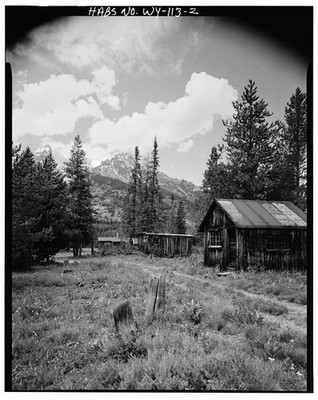 2. GENERAL OVERVIEW, GUEST CABIN FOREGROUND, POWER HOUSE, OUT HOUSE GERALDINE