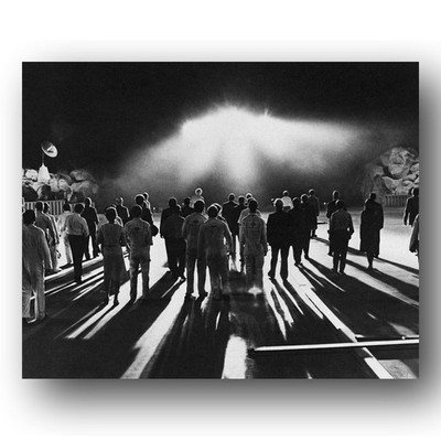 Close Encounters Of The Third Kind Photo 8x10 1977 Sci-Fi Film UFO Arrival-1