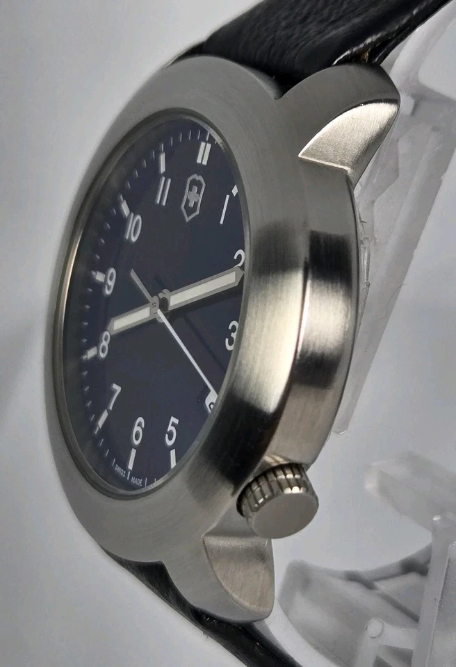 VICTORINOX HECHO EN SUIZA PARA HOMBRE ACERO INOXIDABLE RESISTENTE AL AGUA 100M ESFERA AZUL 37mm Foto 2 de 4