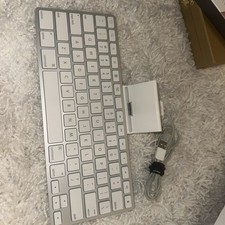 Apple Keyboard Dock A1359 iPad 1st 2nd 3rd gen iPhone 2,3,4 30-pin connector